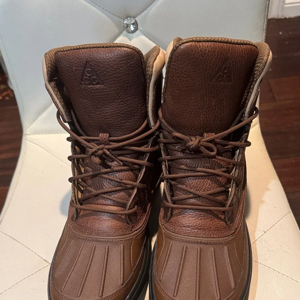 Nike Men's Brown Leather Snow Boots